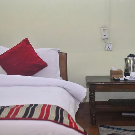 Unique Wild Resort Sauraha Esterno foto