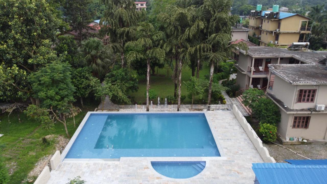 Unique Wild Resort Sauraha Esterno foto