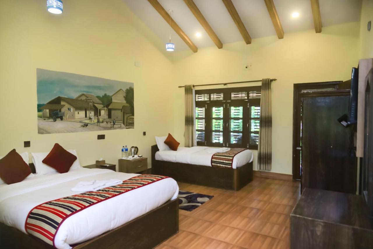 Unique Wild Resort Sauraha Esterno foto