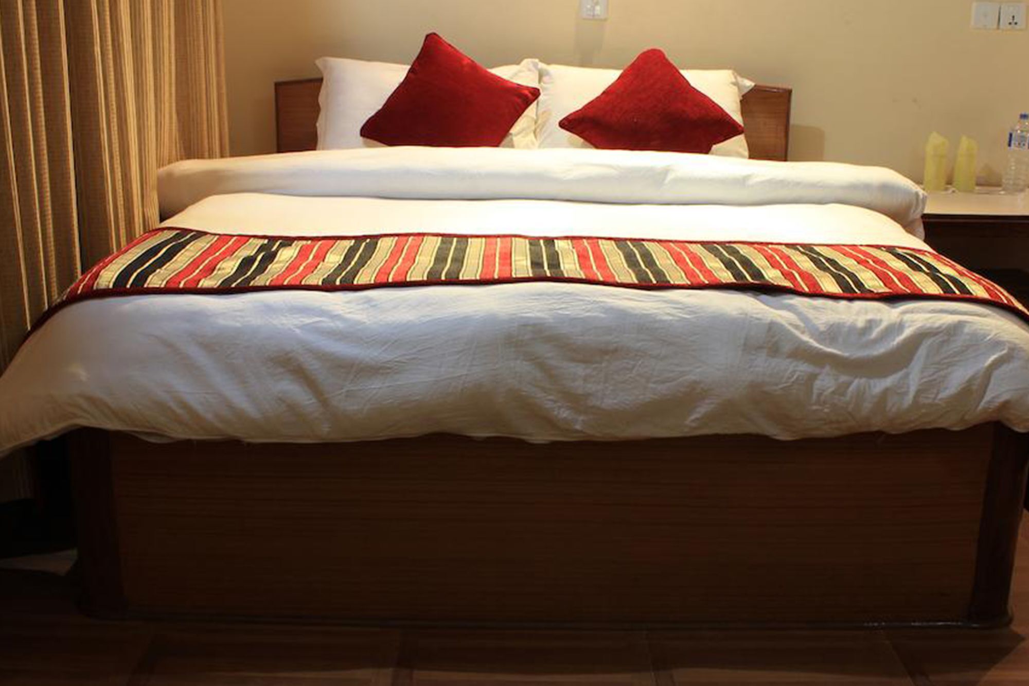 Unique Wild Resort Sauraha Esterno foto