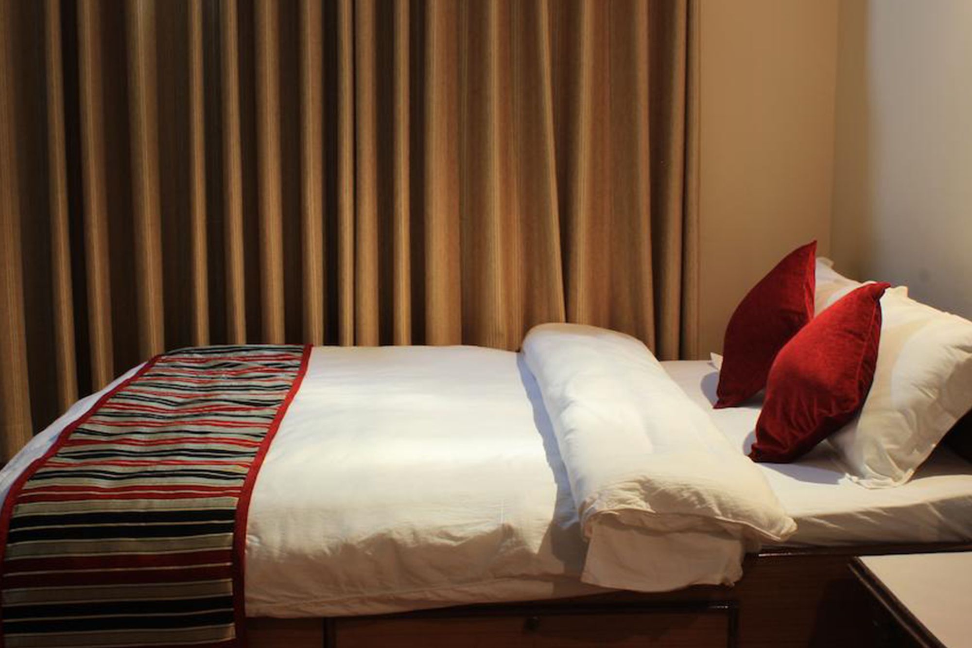 Unique Wild Resort Sauraha Esterno foto
